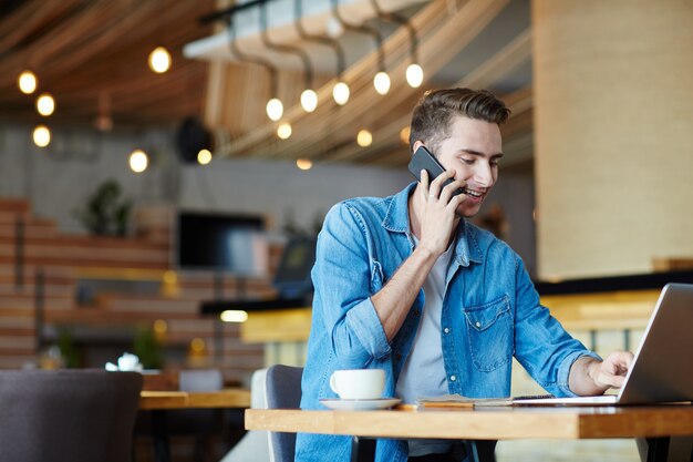 Freelancer in café