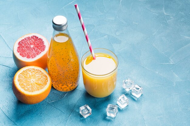 Fris oranje en grapefruitsap