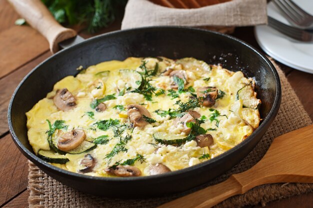 Frittata met champignons, courgette en kaas