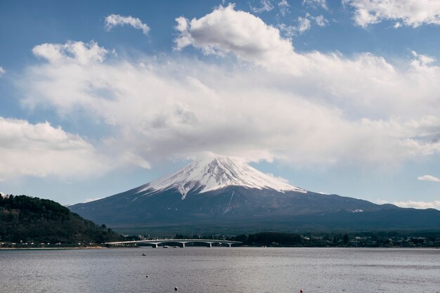 Fujiberg en grote wolk, Japan