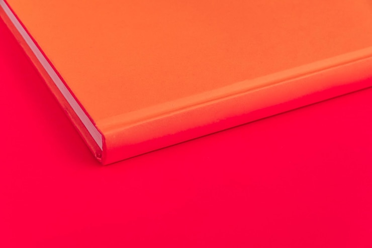 Gratis Foto fysiek papierboek over achtergrond close-up