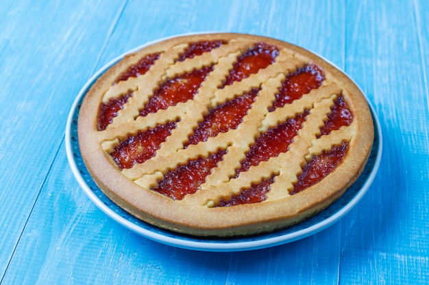 Gebakken aardbei jam taart taart zoete gebak bovenaanzicht