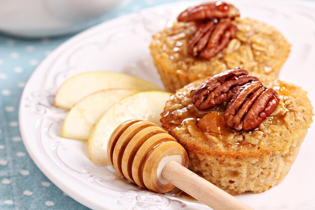 Gebakken havermout met pecannoten en appels