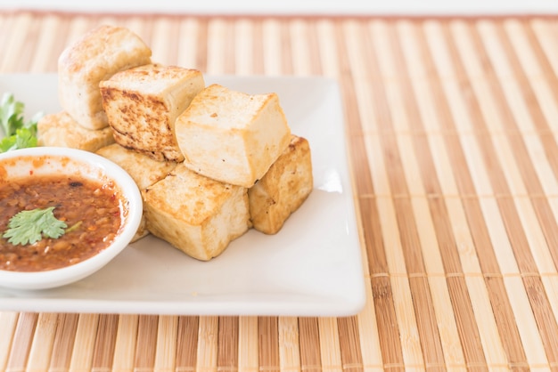 Gratis foto gebakken tofu - gezond eten