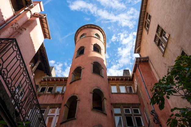 Gratis foto gebouw met roze toren in lyon