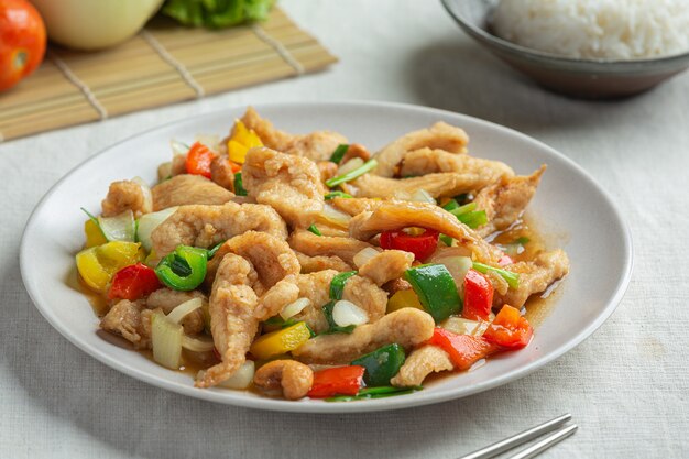 Gebraden kip met cashewnoten Thais eten.