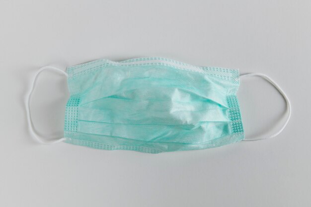 Gebruikt medisch gezichtsmasker tijdens pandemie van het coronavirus