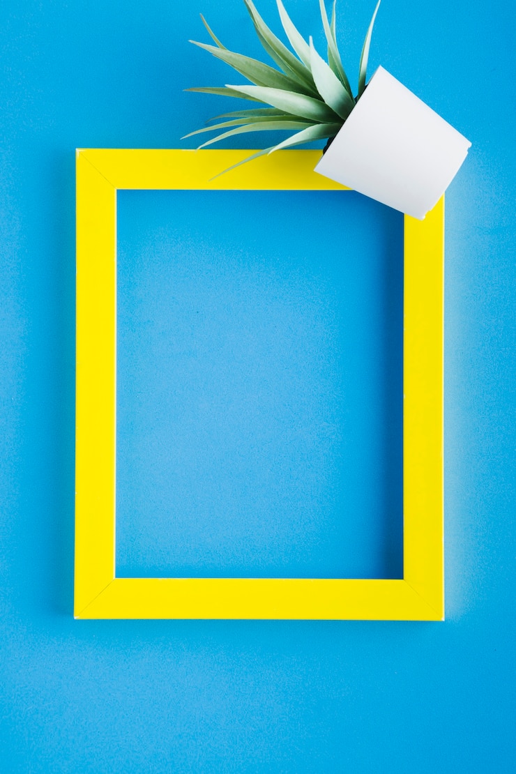 Gratis Foto gecentreerd geel frame met blauwe achtergrond