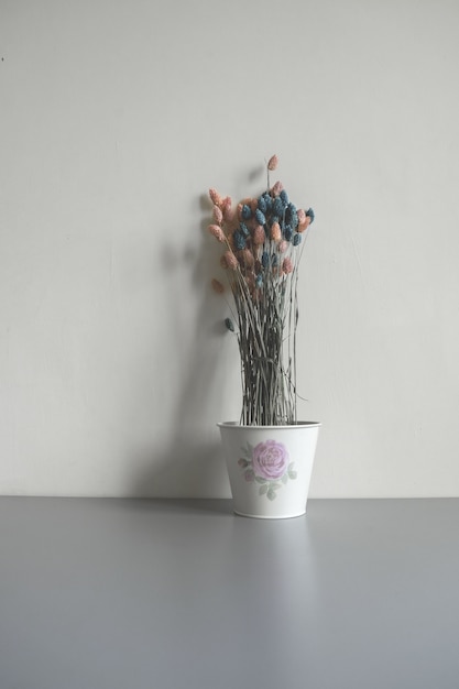 Gratis foto gedroogde bloemen in een pot