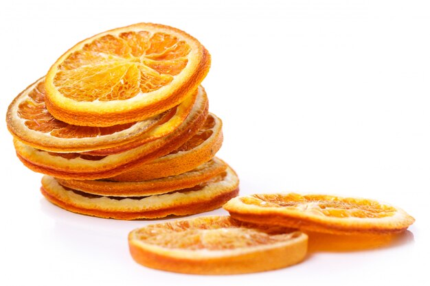 Gedroogde sinaasappel op de tafel