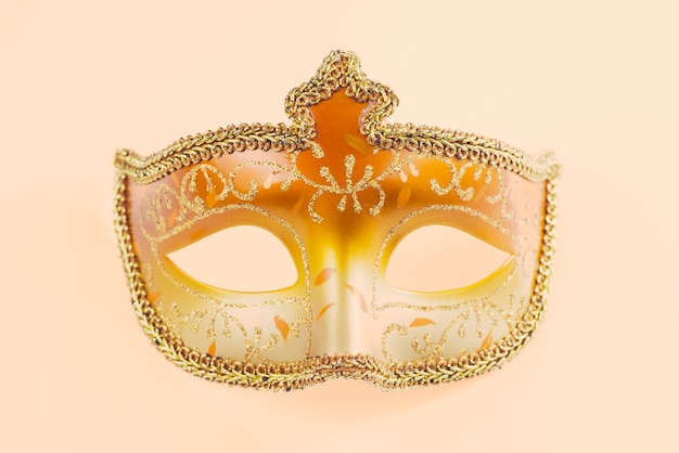 Geel en oranje carnaval masker