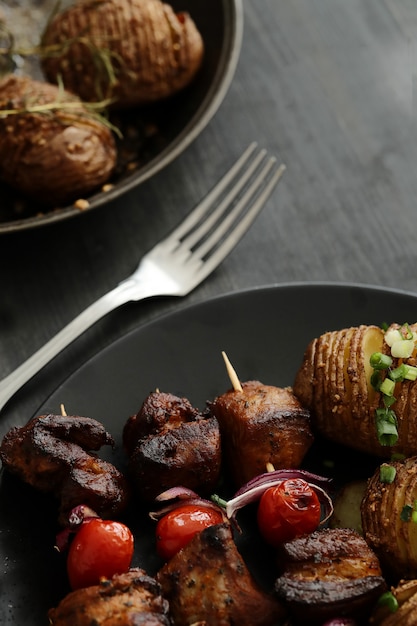 Gegrilde rundvlees- en tomatenspiesjes