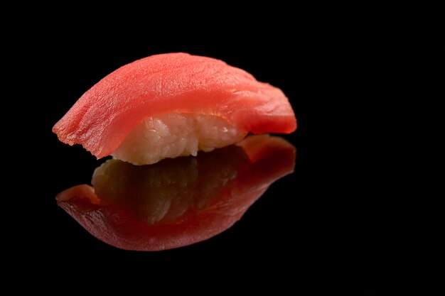 Geïsoleerde sushi close-up