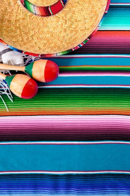 Gekleurde mexicaanse elementen op de vloer