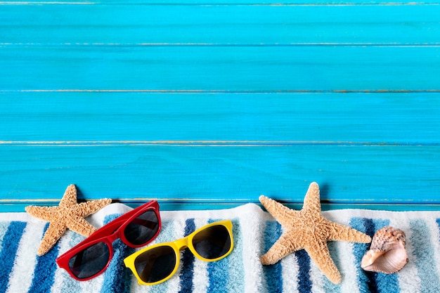 Gratis foto gekleurde strand elementen