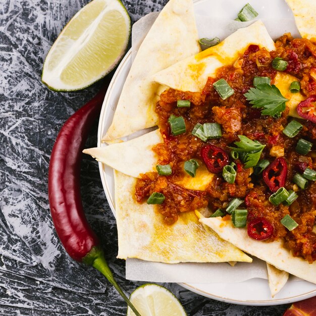 Gekookte Mexicaanse burrito met hete peper