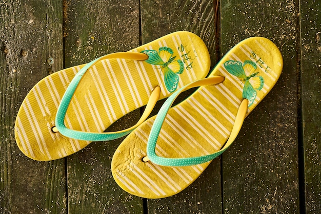 Gratis foto gele sandalen