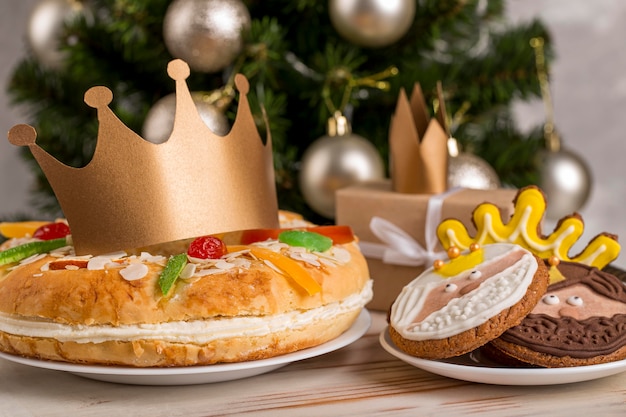 Gratis foto gelukkig epiphany smakelijke cake