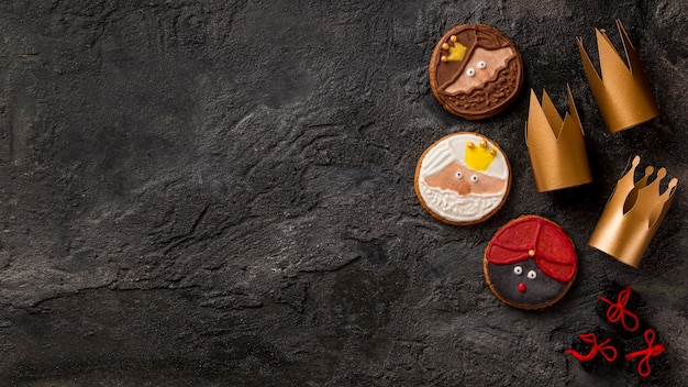 Gratis foto gelukkig epiphany smakelijke koekjes kopiëren ruimte