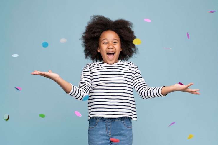 Gratis Foto gelukkig meisje viert haar verjaardag