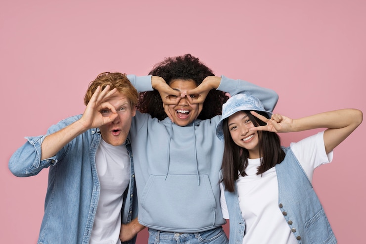 Gratis Foto gelukkige tiener portretten geïsoleerd