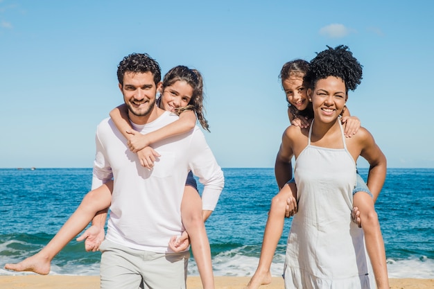 Gratis foto gelukkige vakantie met de familie