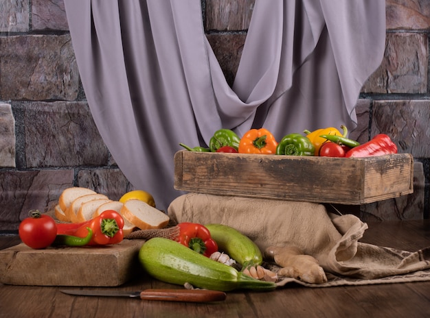 Gemengde groenten in houten trays