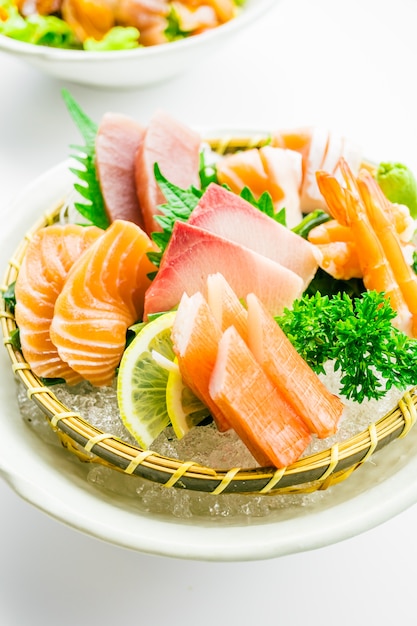 Gratis foto gemengde sashimi set