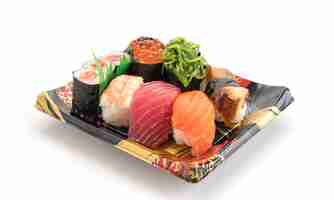 Gratis foto gemengde sushi set - japans eten