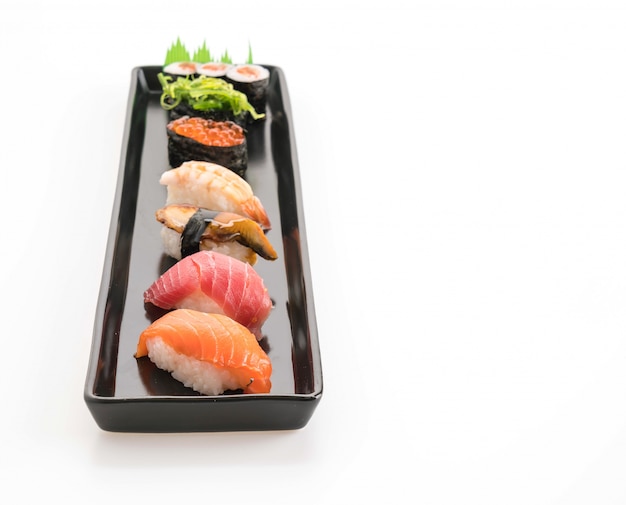 Gratis foto gemengde sushi set - japans eten