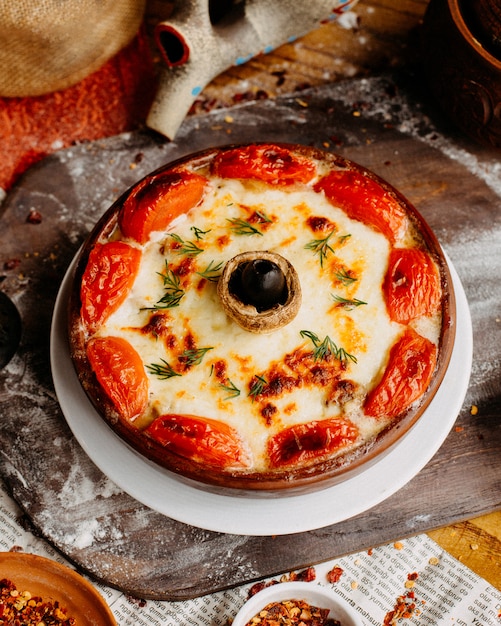 Georgische khachapuri op de tafel