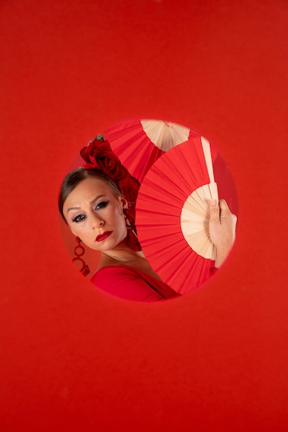 Gratis foto gepassioneerde en elegante flamencodanseres