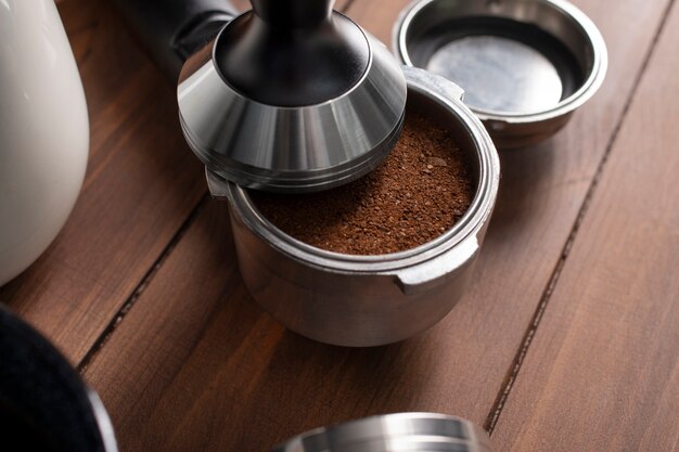 Gereedschap gebruikt in een koffiezetapparaat tijdens het koffiezetten