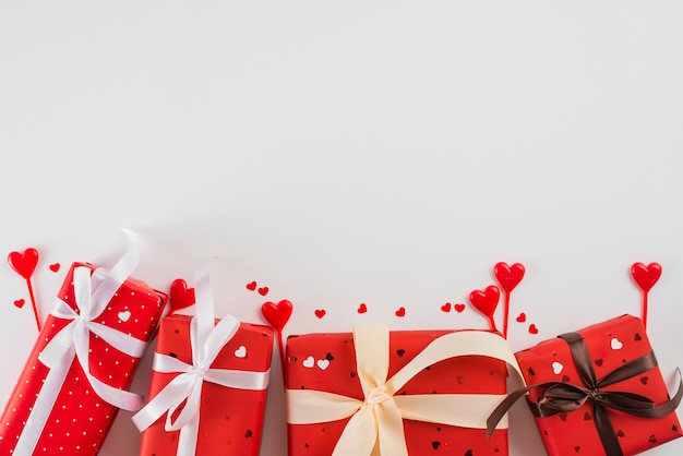 Geschenken en harten voor Valentijnsdag