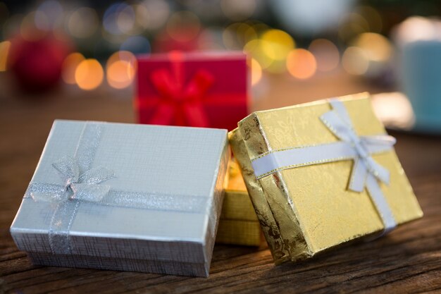 Geschenken van goud en zilver kleur