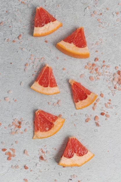 Gratis foto gesneden grapefruits