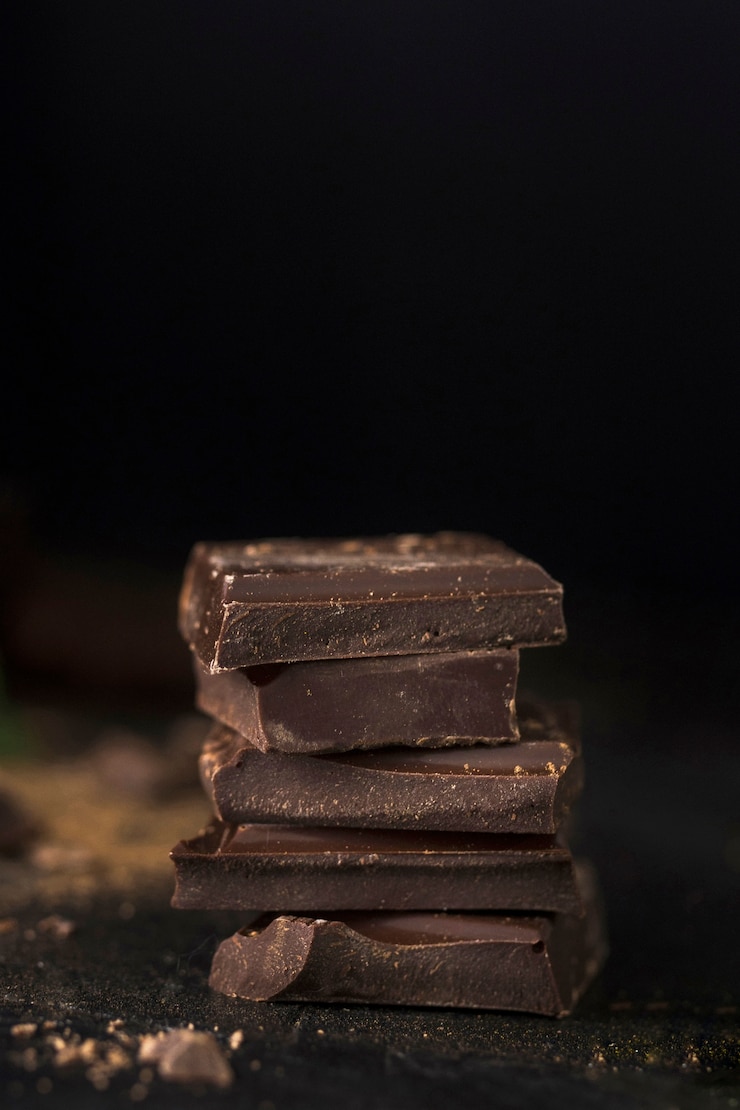 Gratis Foto gestapelde chocoladestukken dicht omhoog