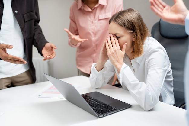Geweld op het werk tussen collega's