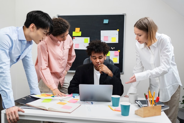 Geweld op het werk tussen collega's