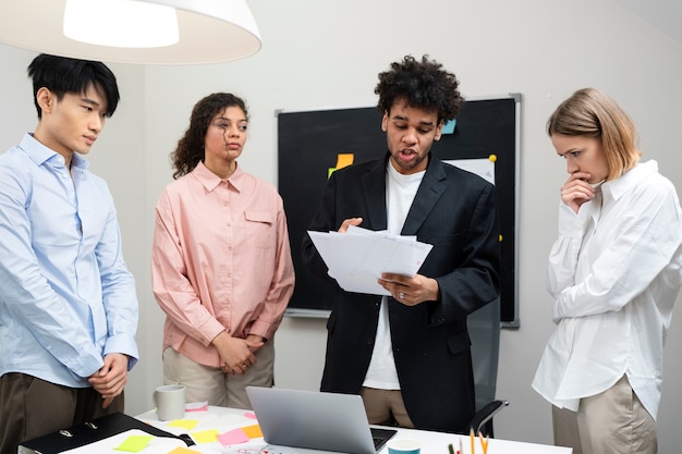 Geweld op het werk tussen collega's