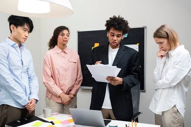 Geweld op het werk tussen collega's