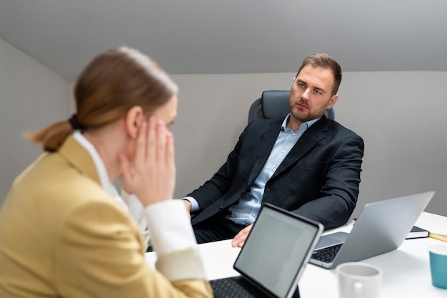 Geweld op het werk tussen collega's