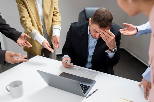 Geweld op het werk tussen collega's