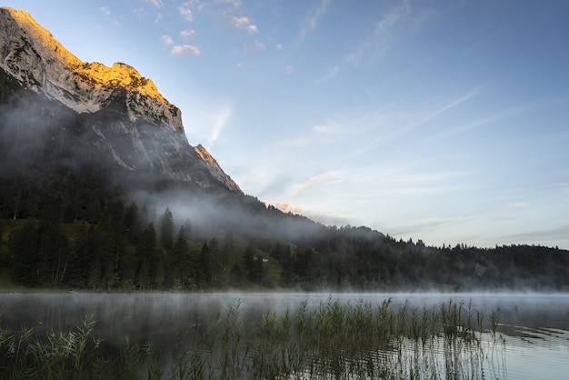 Geweldige foto van het Ferchensee-meer in Beieren, Duitsland