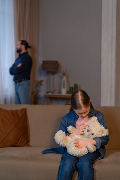 Gratis foto gezicht op een jong kind dat lijdt aan misbruik