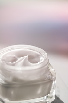 Gezichtscrème vochtinbrengende crème als huidverzorging en lichaamsverzorging luxe product home spa en biologische schoonheidscosmetica...