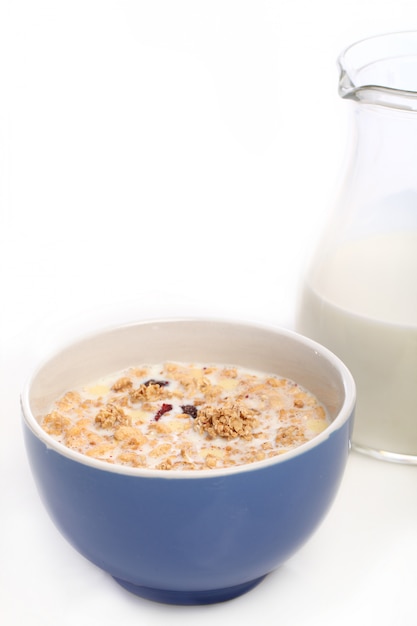 Gezond ontbijt met melk en granen