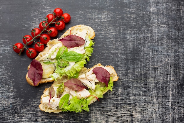 Gratis foto gezonde broodjes en tomaten