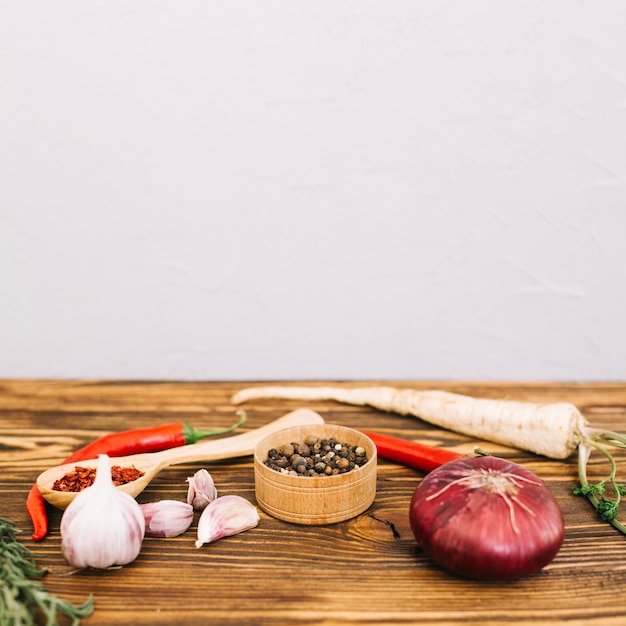 Gezonde verse groenten op tafel