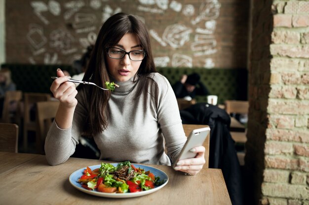 Gezonde vrouw lunch mensen eten